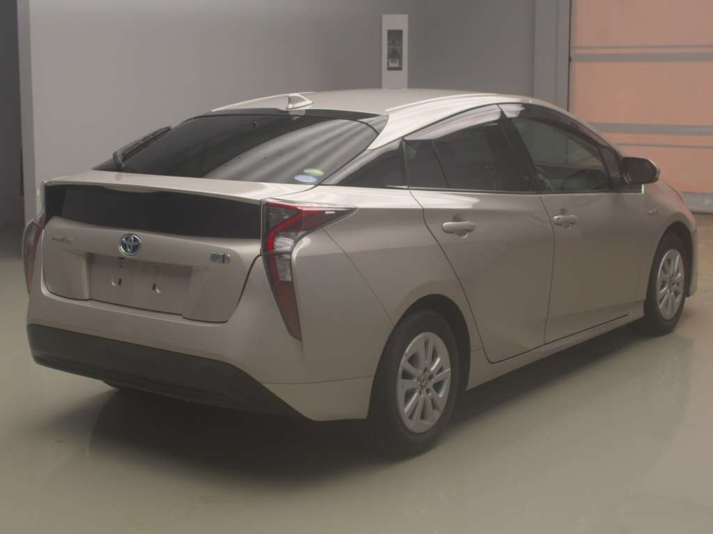 2017 Toyota Prius ZVW50[1]