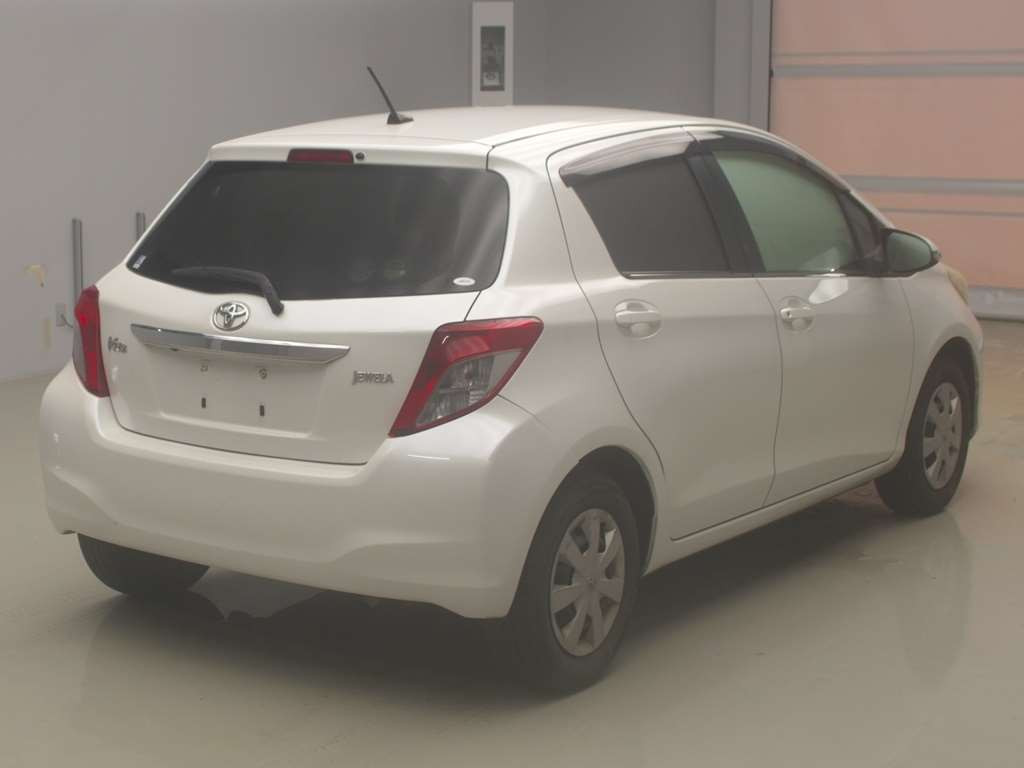 2011 Toyota Vitz KSP130[1]