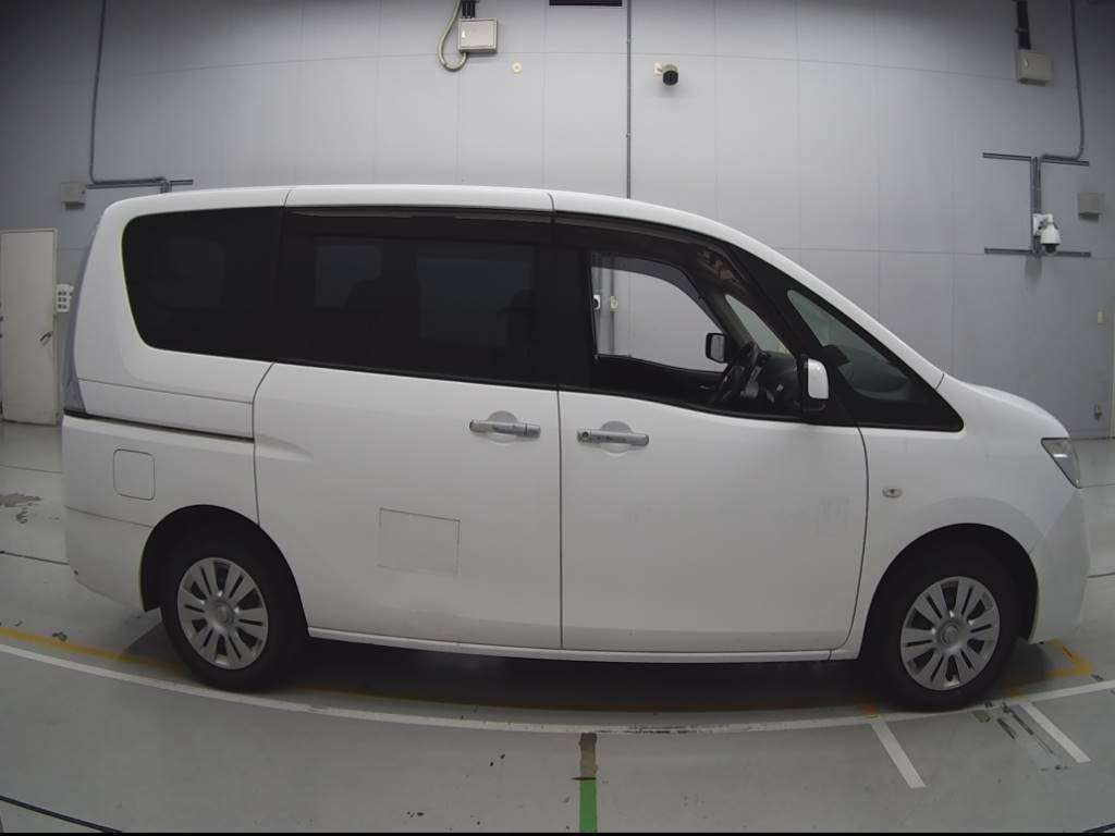 2011 Nissan Serena C26[2]