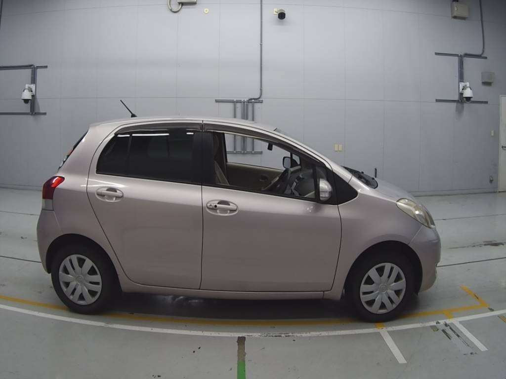 2010 Toyota Vitz SCP90[2]