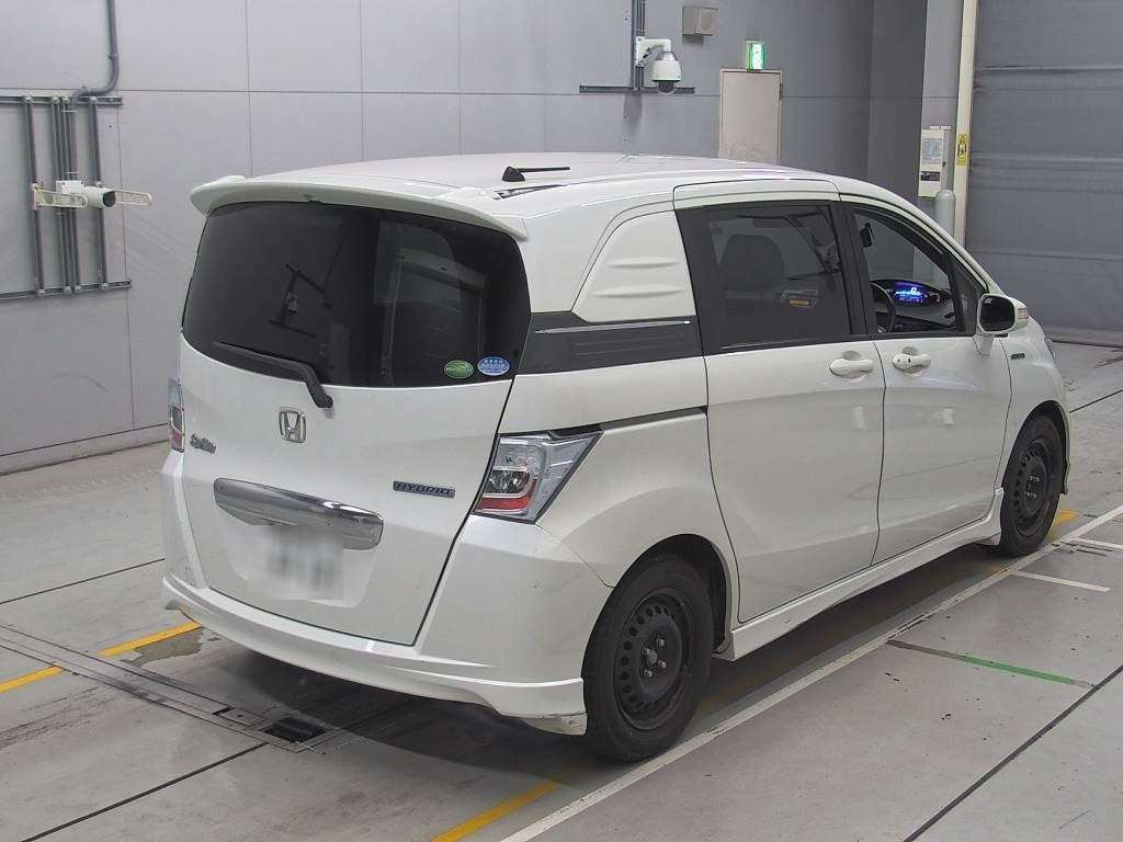 2012 Honda Freed spike hybrid GP3[1]