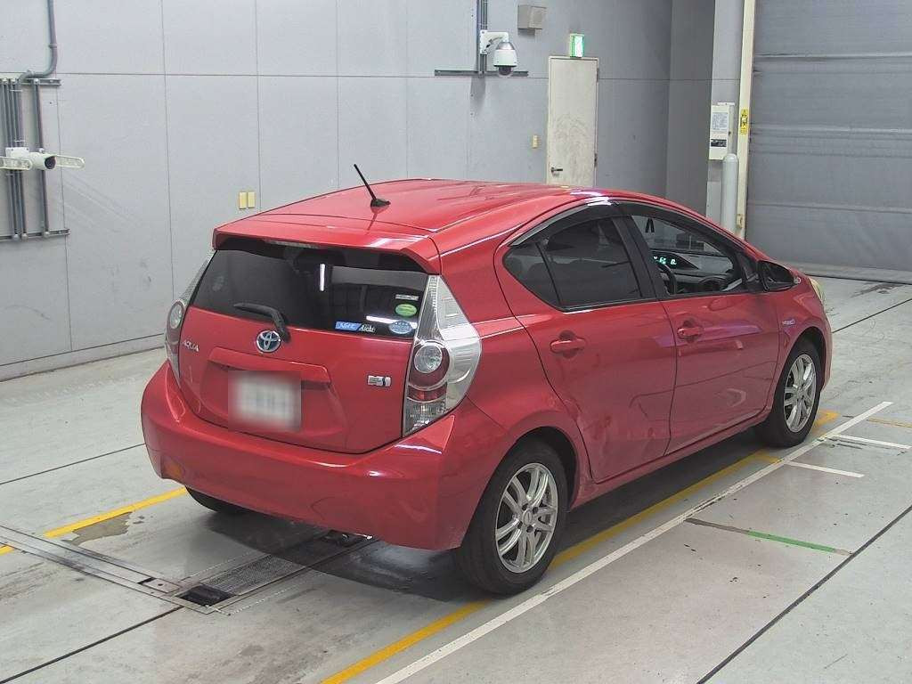 2012 Toyota Aqua NHP10[1]