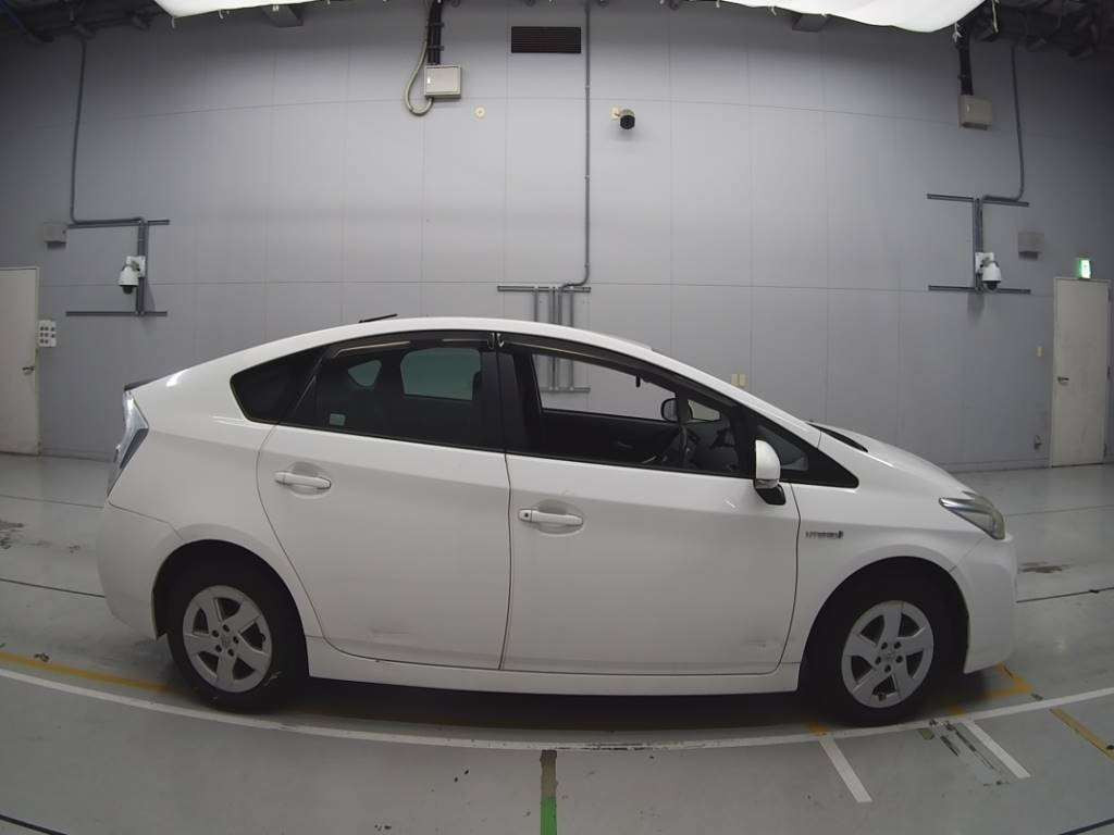 2010 Toyota Prius ZVW30[2]