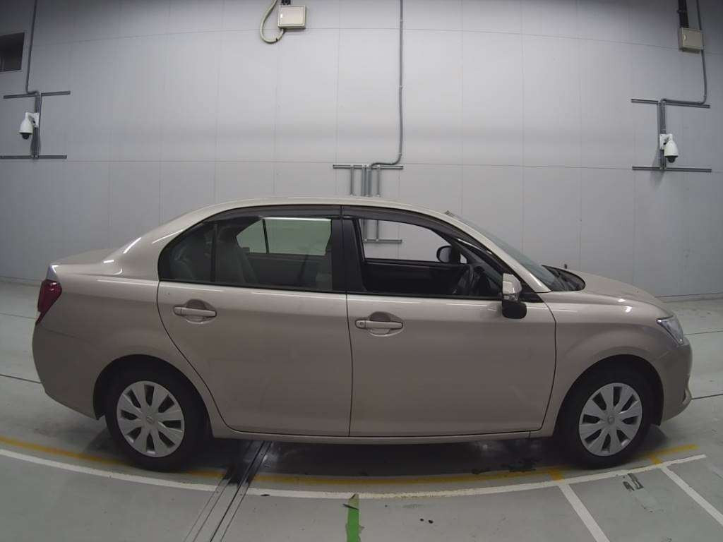 2015 Toyota Corolla Axio NZE161[2]