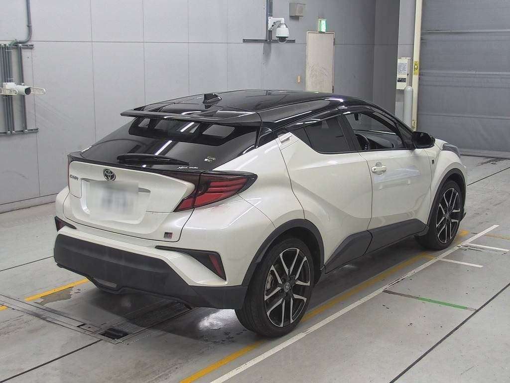 2020 Toyota C-HR NGX10[1]