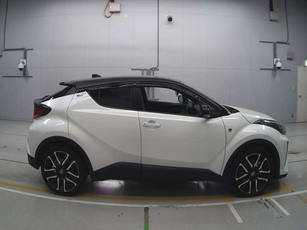 2020 Toyota C-HR NGX10[2]