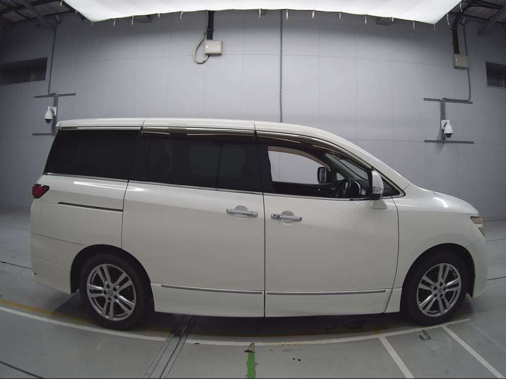 2012 Nissan Elgrand TE52[2]