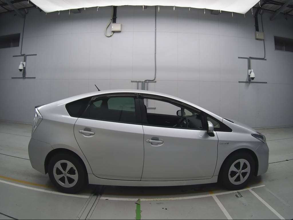 2013 Toyota Prius ZVW30[2]