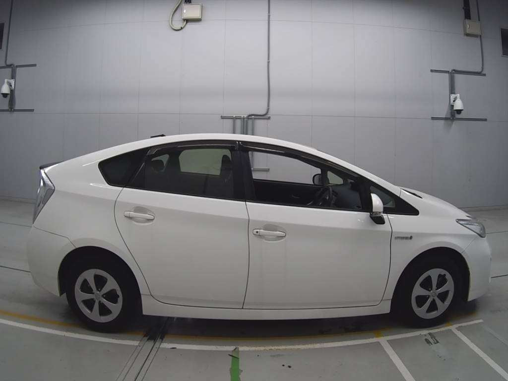 2014 Toyota Prius ZVW30[2]