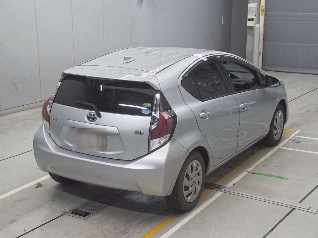 2015 Toyota Aqua NHP10[1]