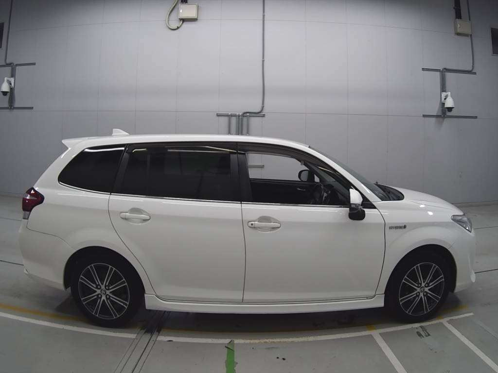 2015 Toyota Corolla Fielder NKE165G[2]