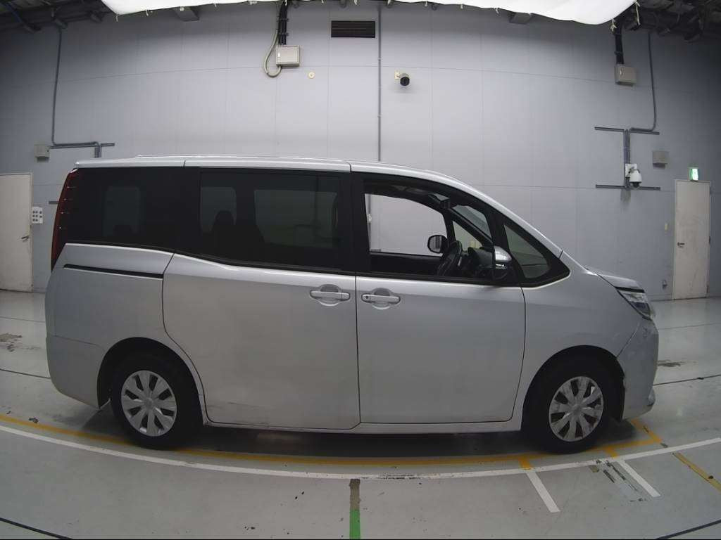 2016 Toyota Noah ZRR80G[2]