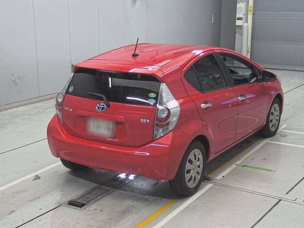 2012 Toyota Aqua NHP10[1]