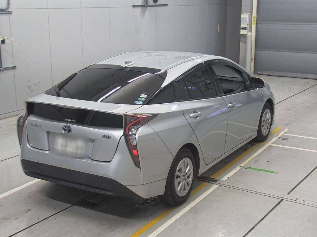 2017 Toyota Prius ZVW50[1]