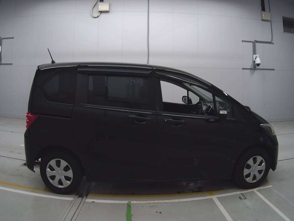 2011 Honda Freed GB3[2]