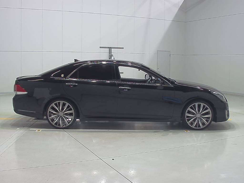 2010 Toyota Crown GRS200[2]