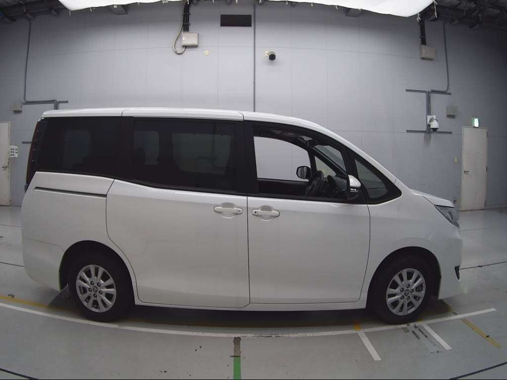 2021 Toyota Noah ZWR80G[2]