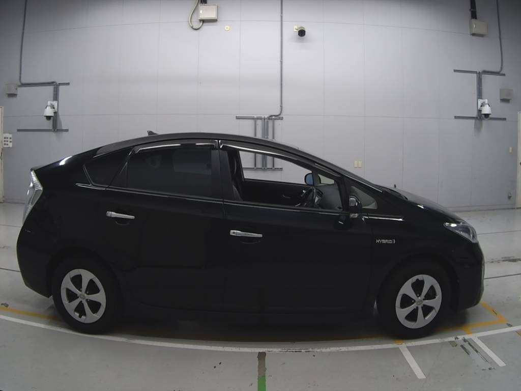 2015 Toyota Prius ZVW30[2]