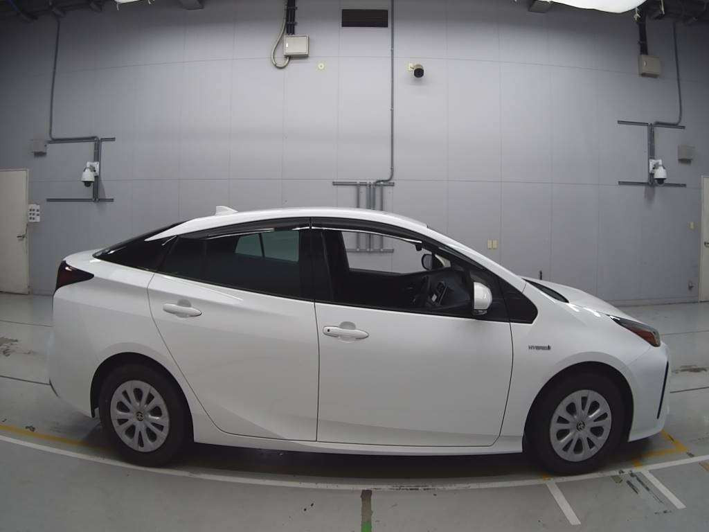 2019 Toyota Prius ZVW51[2]