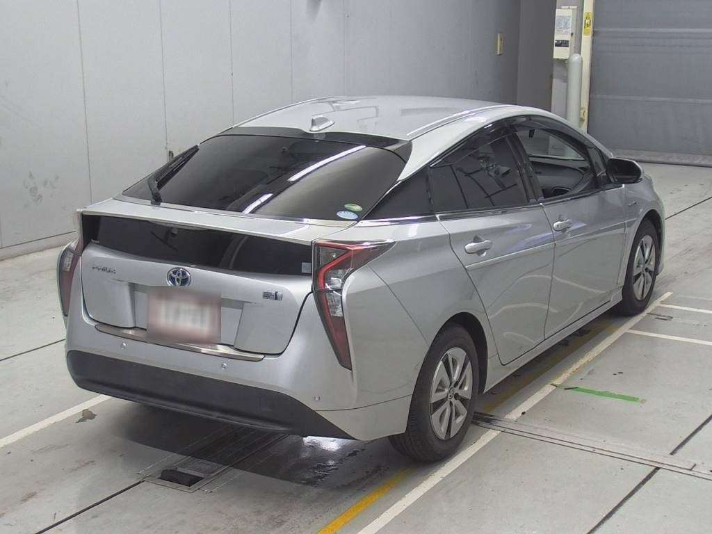 2017 Toyota Prius ZVW51[1]