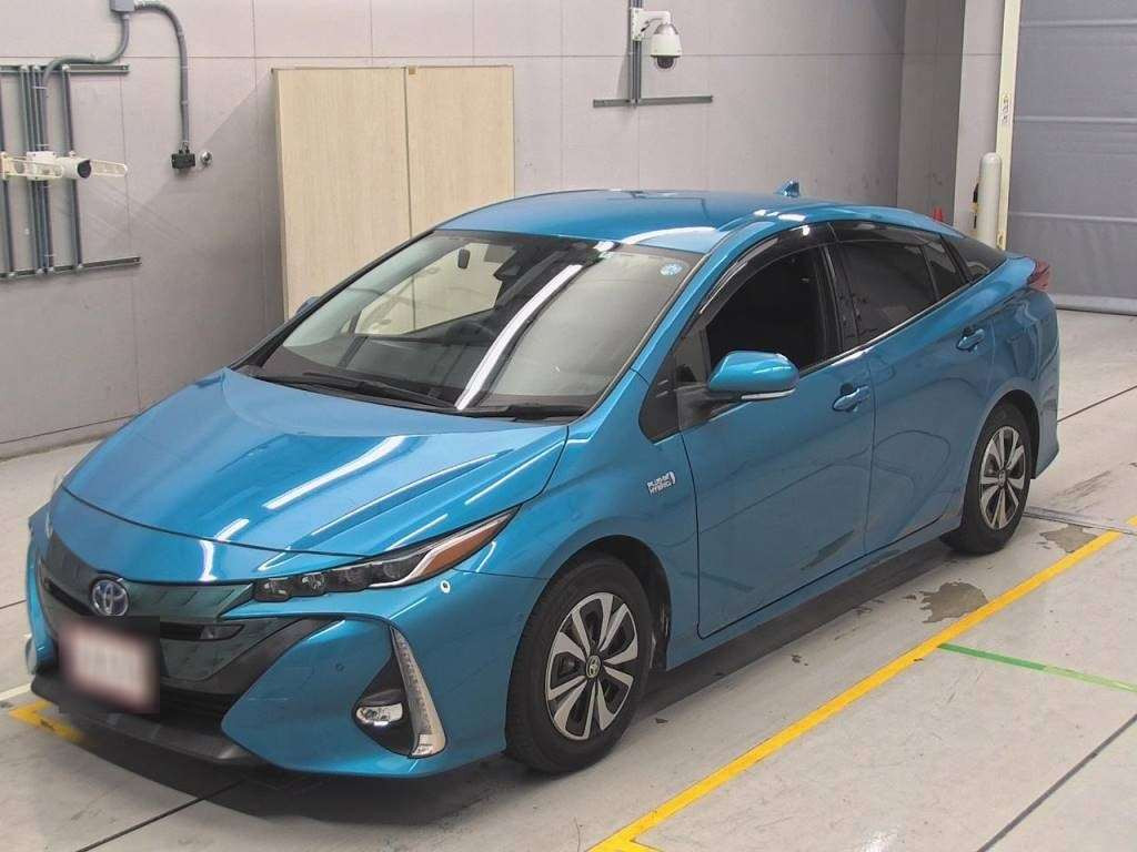 2018 Toyota Prius PHV ZVW52[0]