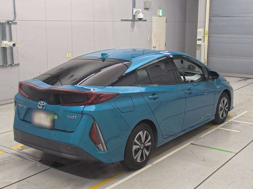 2018 Toyota Prius PHV ZVW52[1]