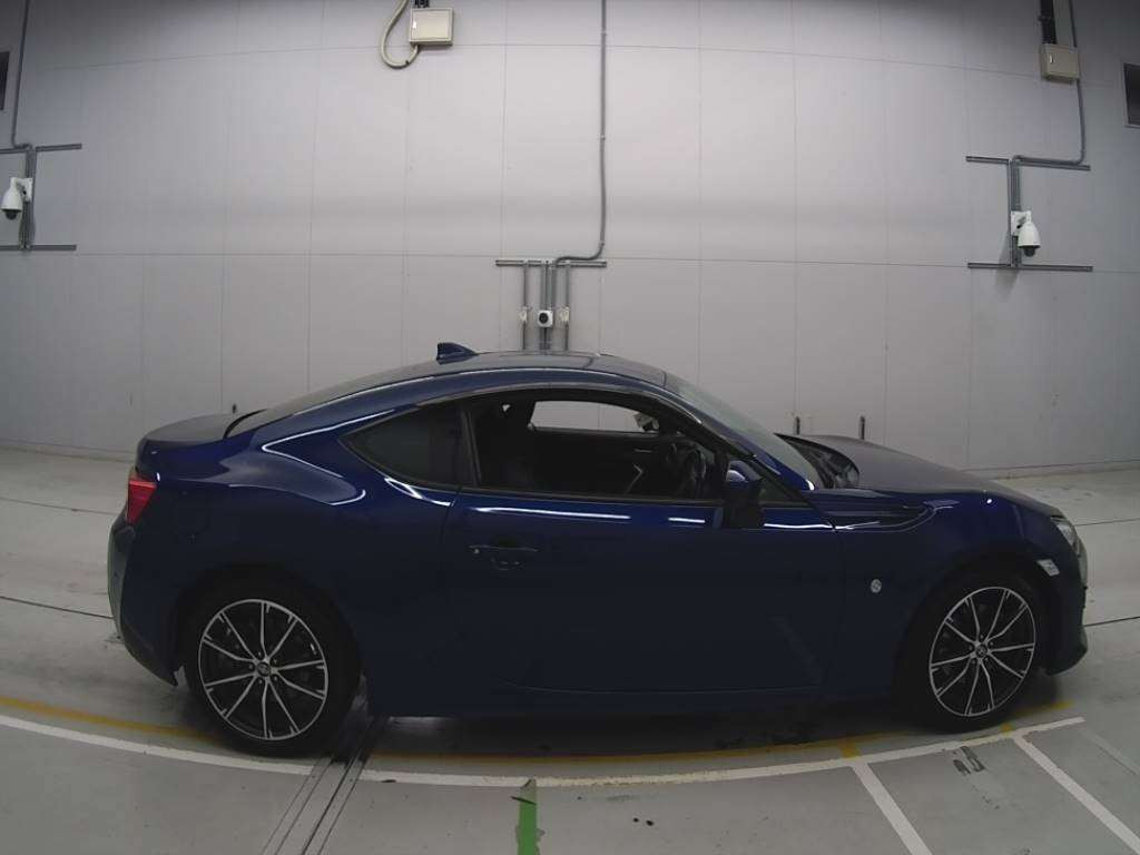 2017 Toyota 86 ZN6[2]