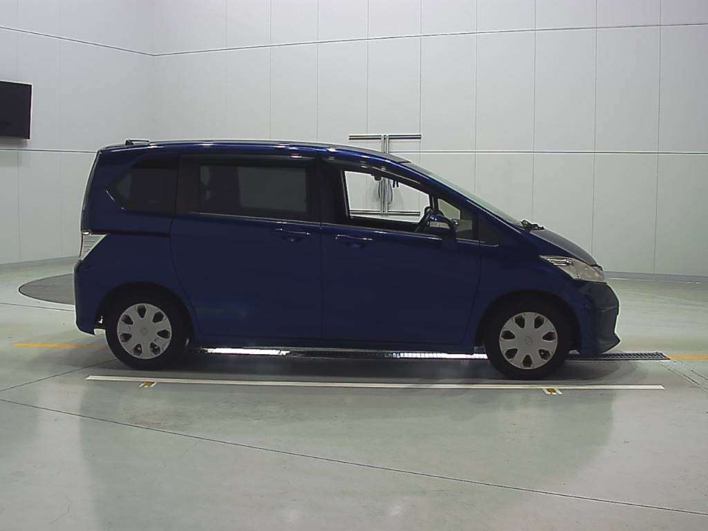 2014 Honda Freed GB3[2]