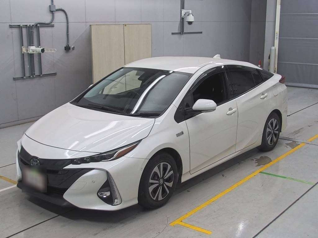 2018 Toyota Prius PHV ZVW52[0]