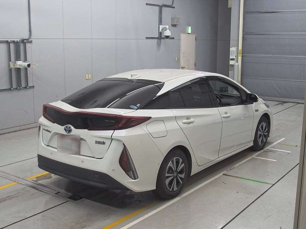 2018 Toyota Prius PHV ZVW52[1]