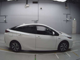 2018 Toyota Prius PHV