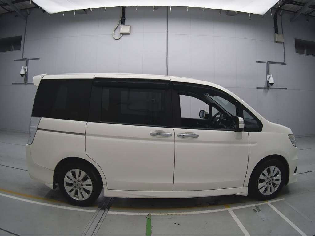 2011 Honda Step WGN Spada RK5[2]