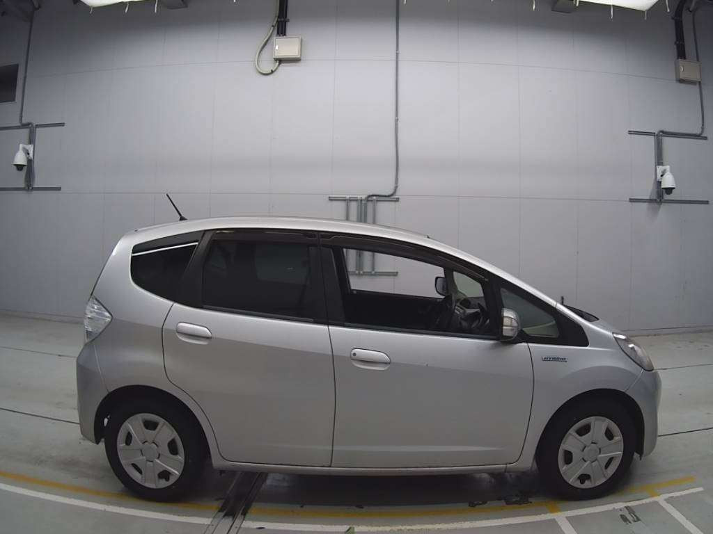 2013 Honda Fit Hybrid GP1[2]