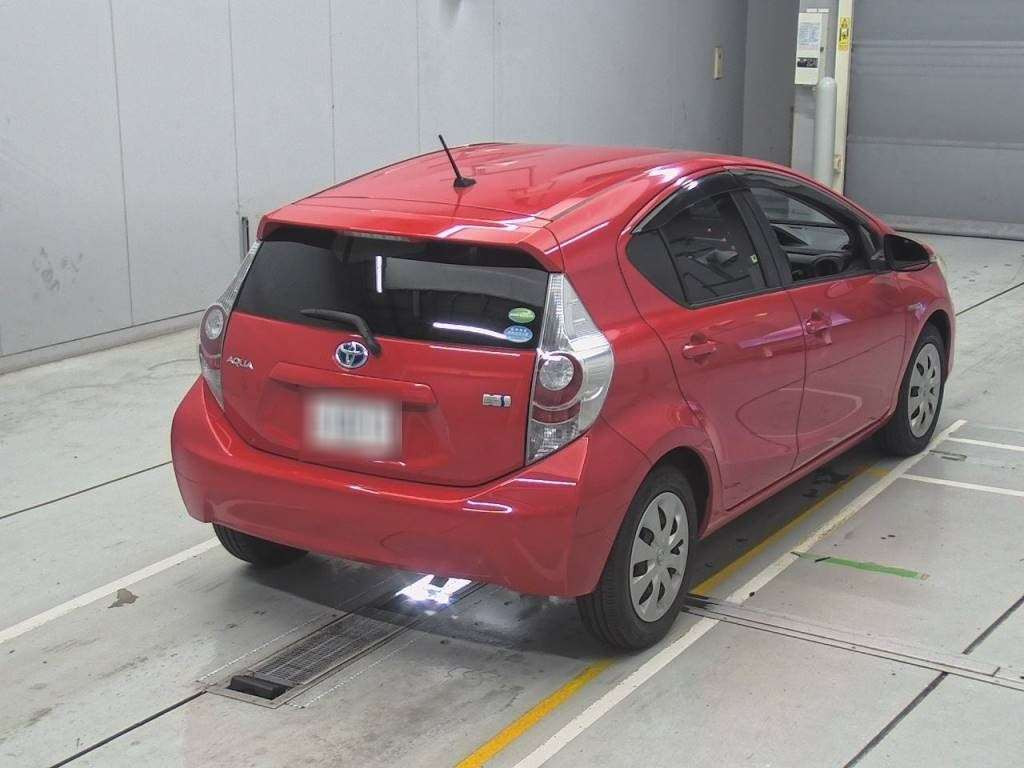 2013 Toyota Aqua NHP10[1]