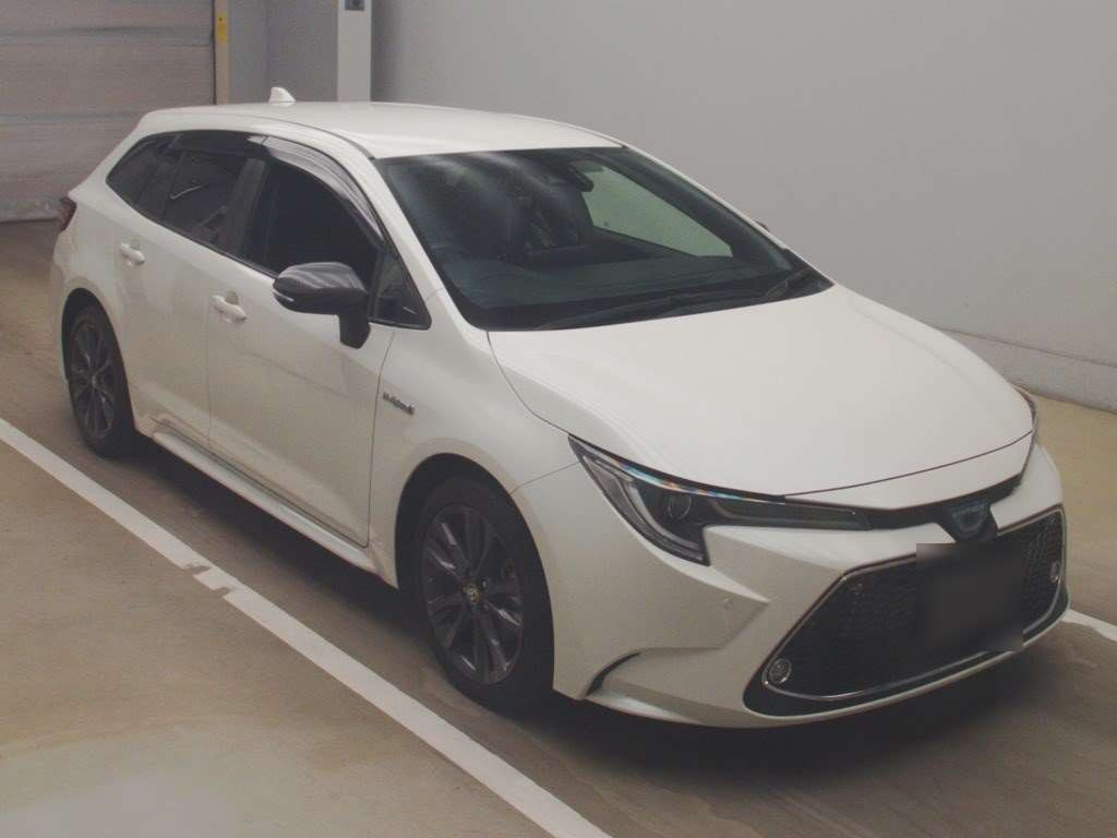 2020 Toyota Corolla Touring Wagon ZWE211W[2]