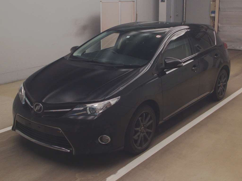 2013 Toyota Auris NZE181H[0]