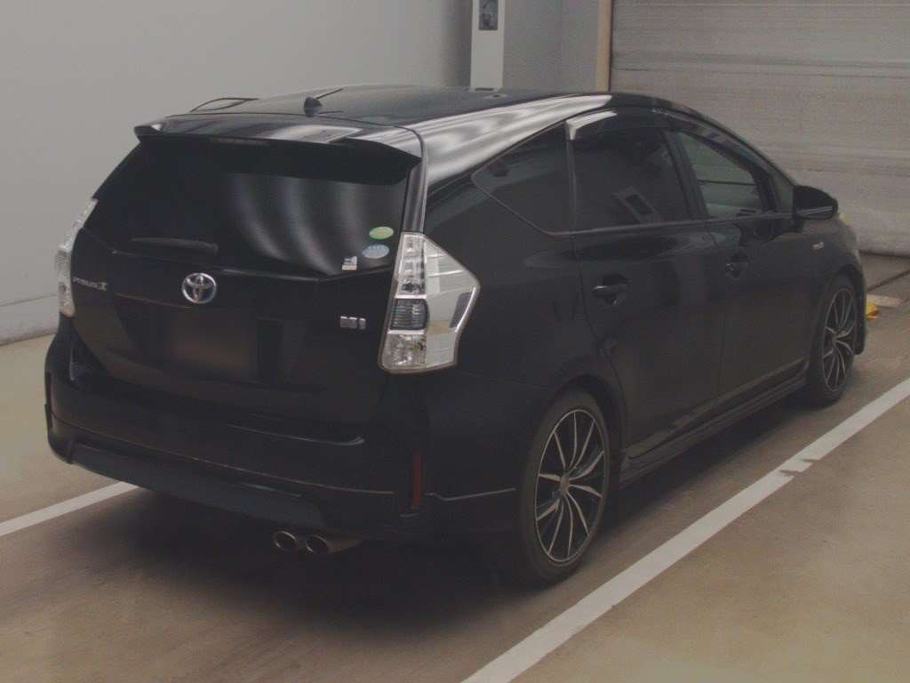 2012 Toyota Prius alpha ZVW40W[1]