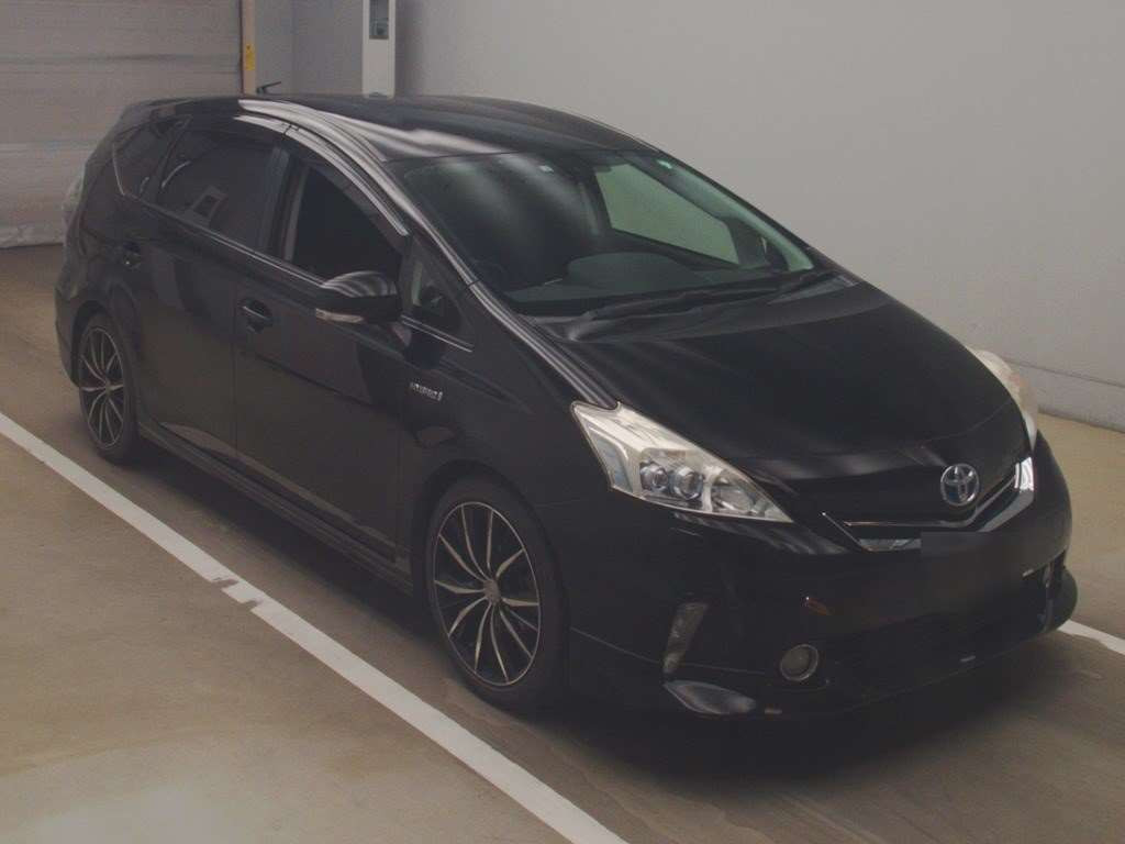 2012 Toyota Prius alpha ZVW40W[2]