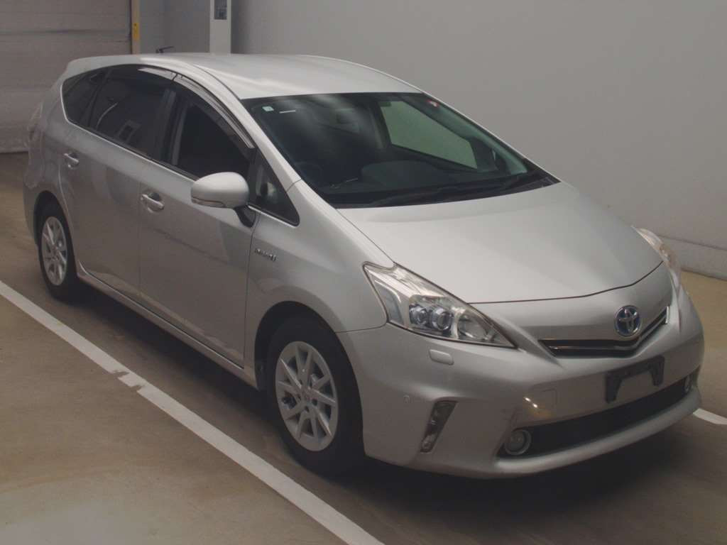 2012 Toyota Prius alpha ZVW40W[2]