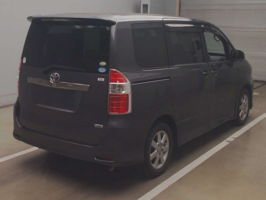 2009 Toyota Noah ZRR70W[1]