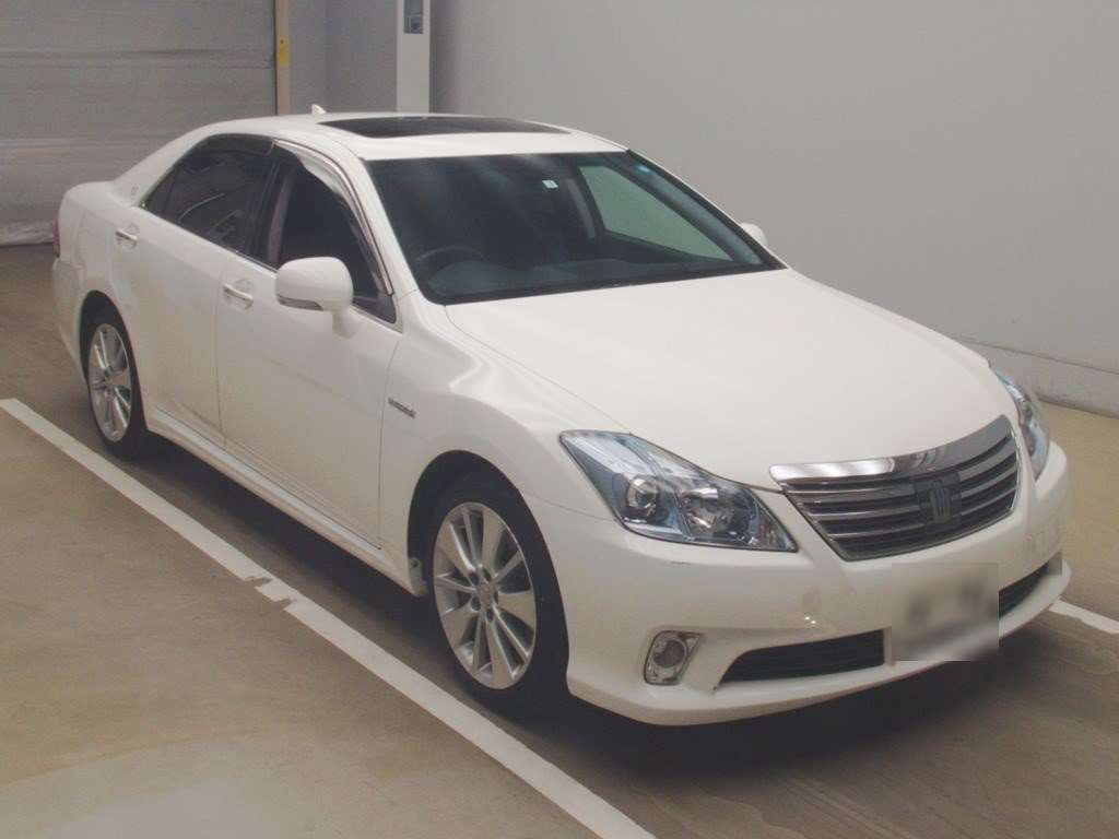 2011 Toyota Crown Hybrid GWS204[2]