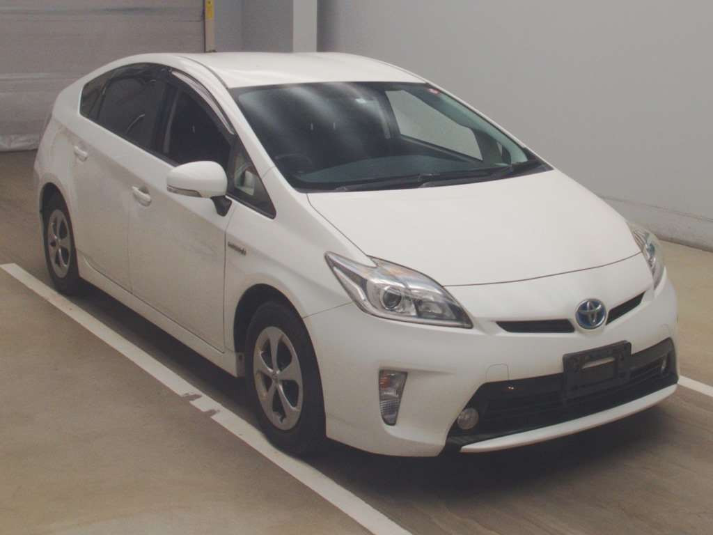 2013 Toyota Prius ZVW30[2]