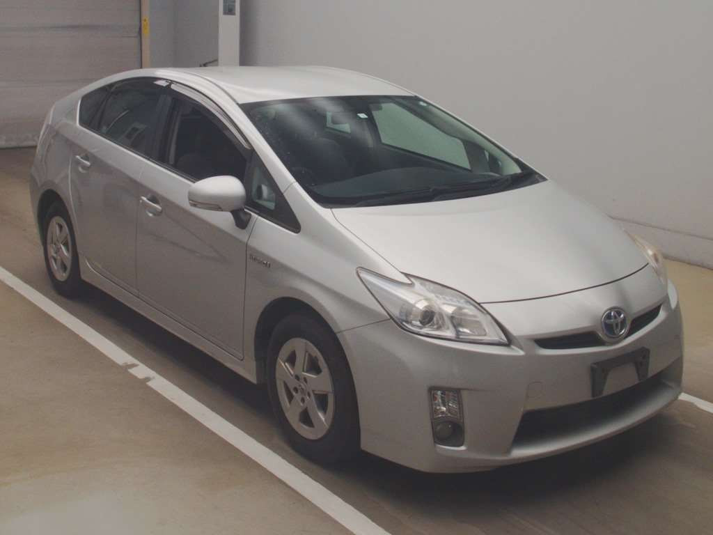 2010 Toyota Prius ZVW30[2]