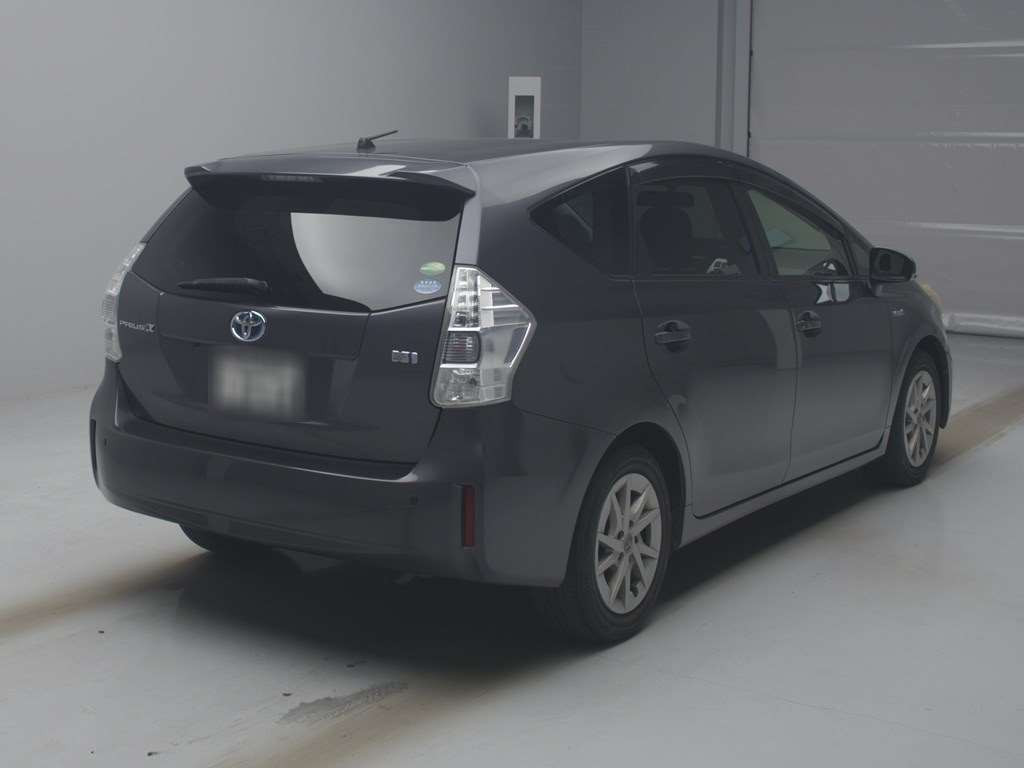 2012 Toyota Prius alpha ZVW40W[1]