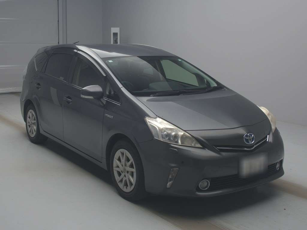 2012 Toyota Prius alpha ZVW40W[2]