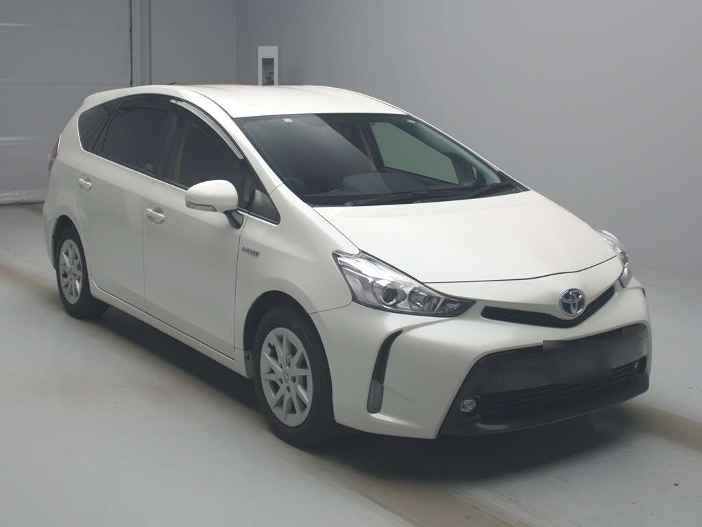 2016 Toyota Prius alpha ZVW40W[2]