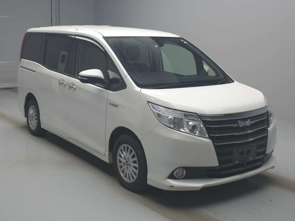 2015 Toyota Noah ZWR80G[2]