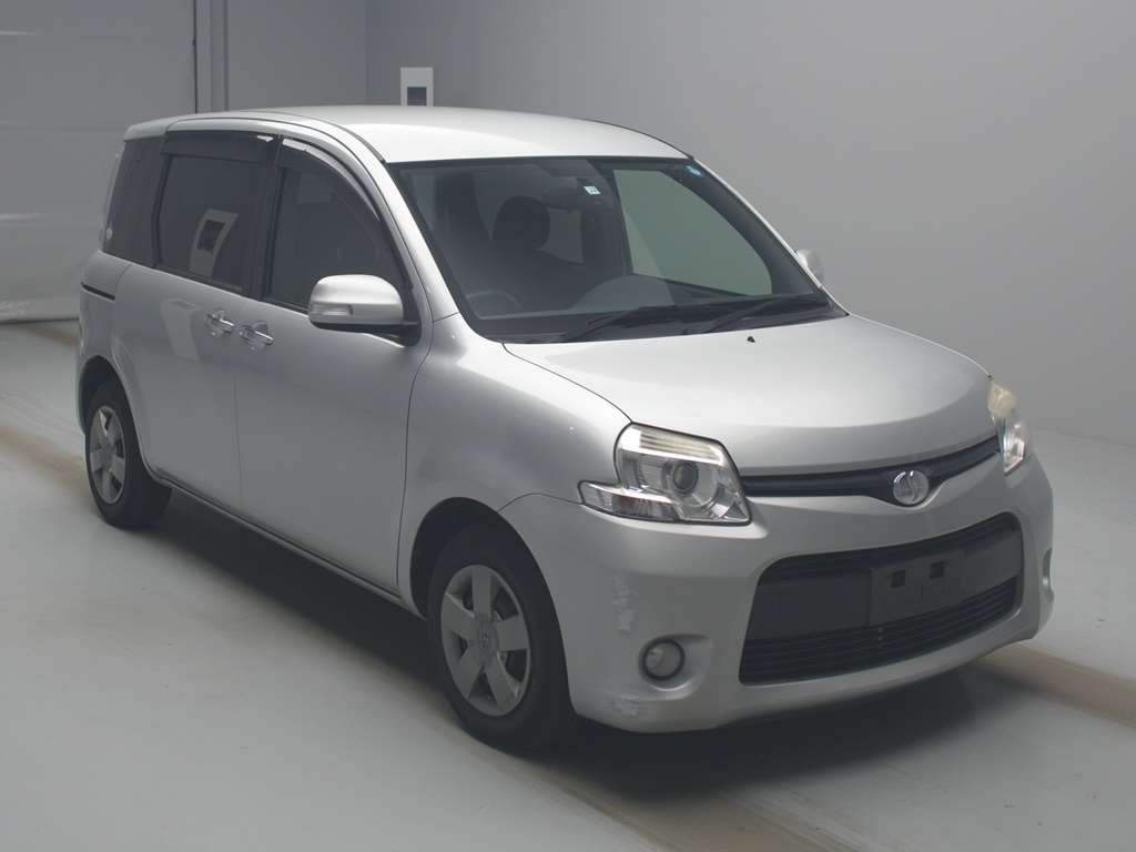 2011 Toyota Sienta NCP81G[2]