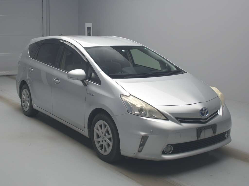 2012 Toyota Prius alpha ZVW41W[2]