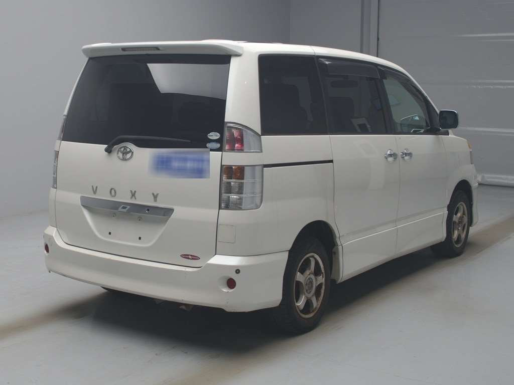 2004 Toyota Voxy AZR65G[1]